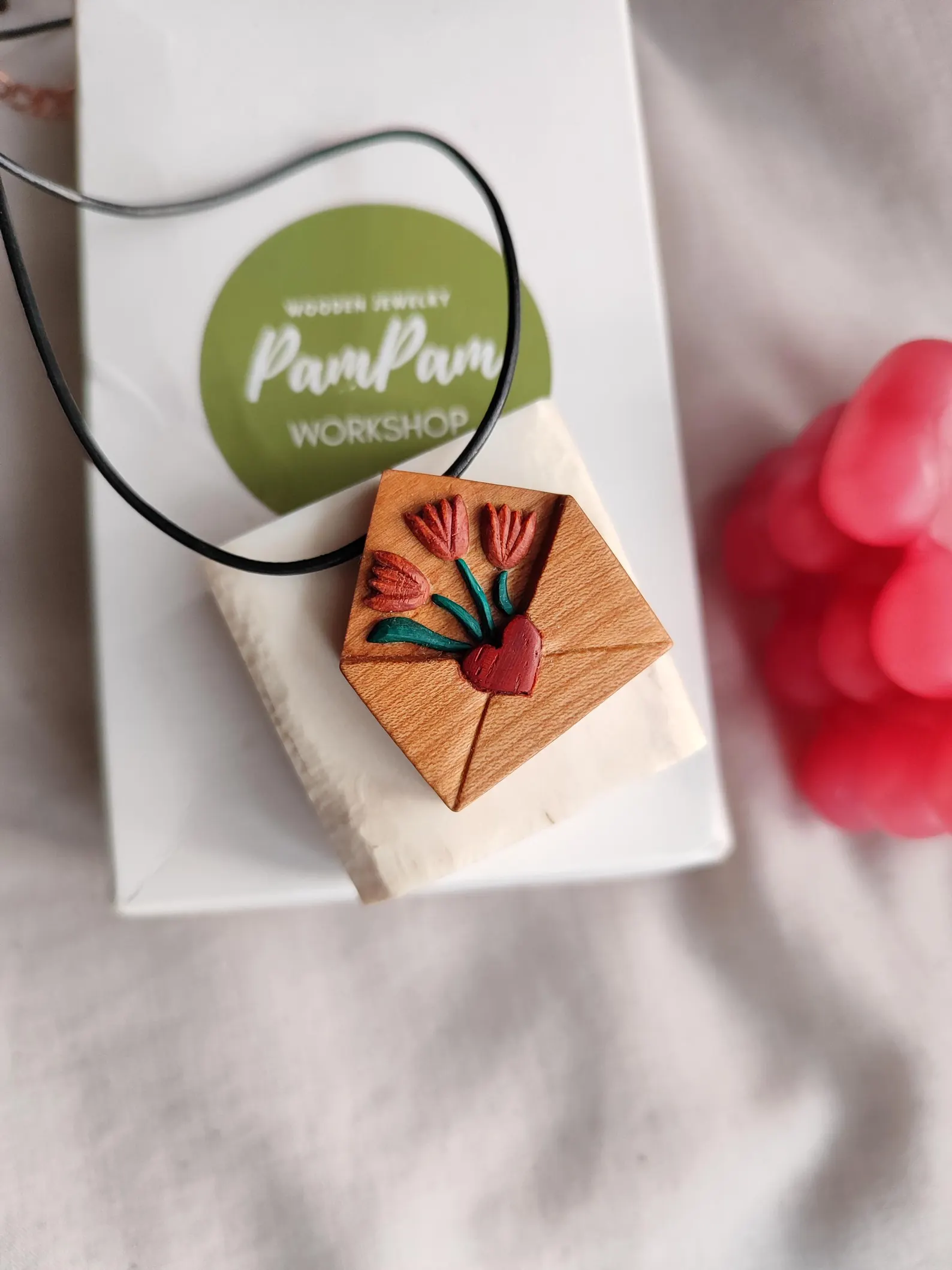Tulip necklace